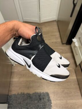 Nike Presto Extreme sneakers white Black Gradeschool GS Size 7Y Used